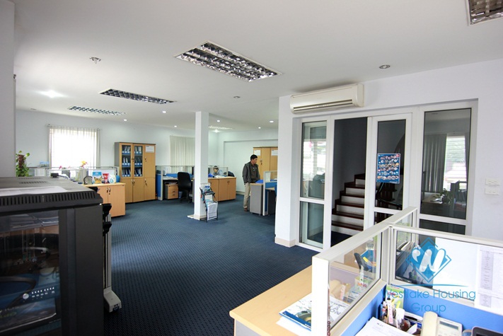 Beautiful House-office for rent in Tay Ho area, Ha Noi city 